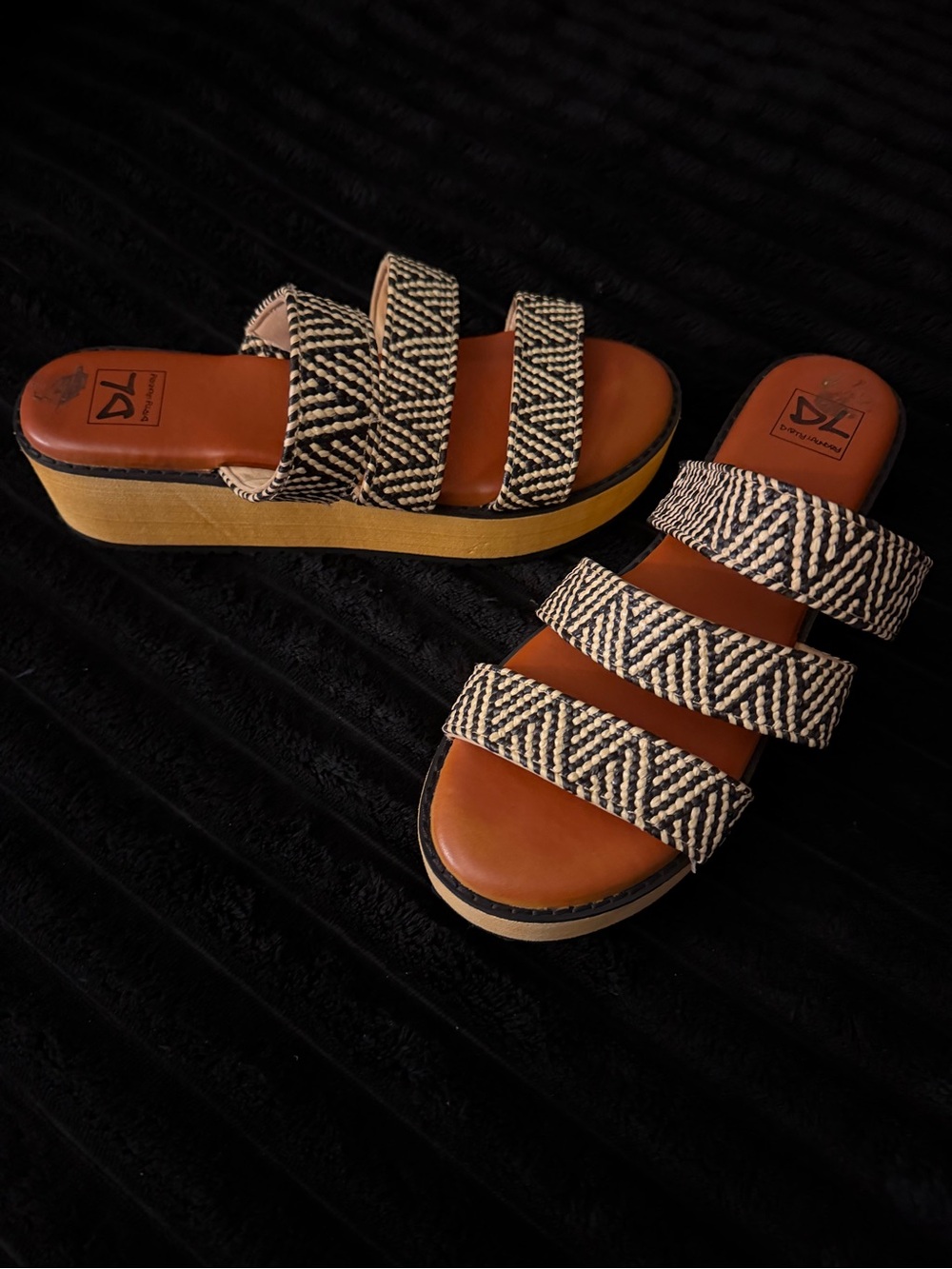 Women’s 9.5 Dirty Laundry Woven Triple-Strap Platform Sandals in Black & Cream